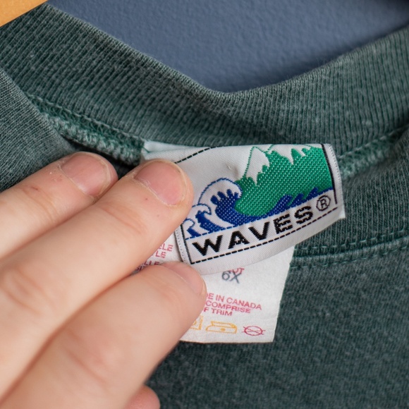 2/$20- VINTAGE Canada graphic t-shirt - Picture 3 of 3